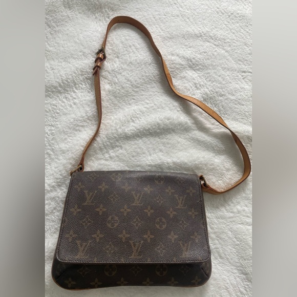 Louis Vuitton
with Tan Leather Strap
Musette Tango Short Shoulder Bag Brown
🤎🤎🤎 - Picture 11 of 13